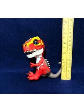 Fingerlings Untamed Dinosaur T-Rex Ripsaw Red WowWee 2017 Toy Raptor Makes Sound